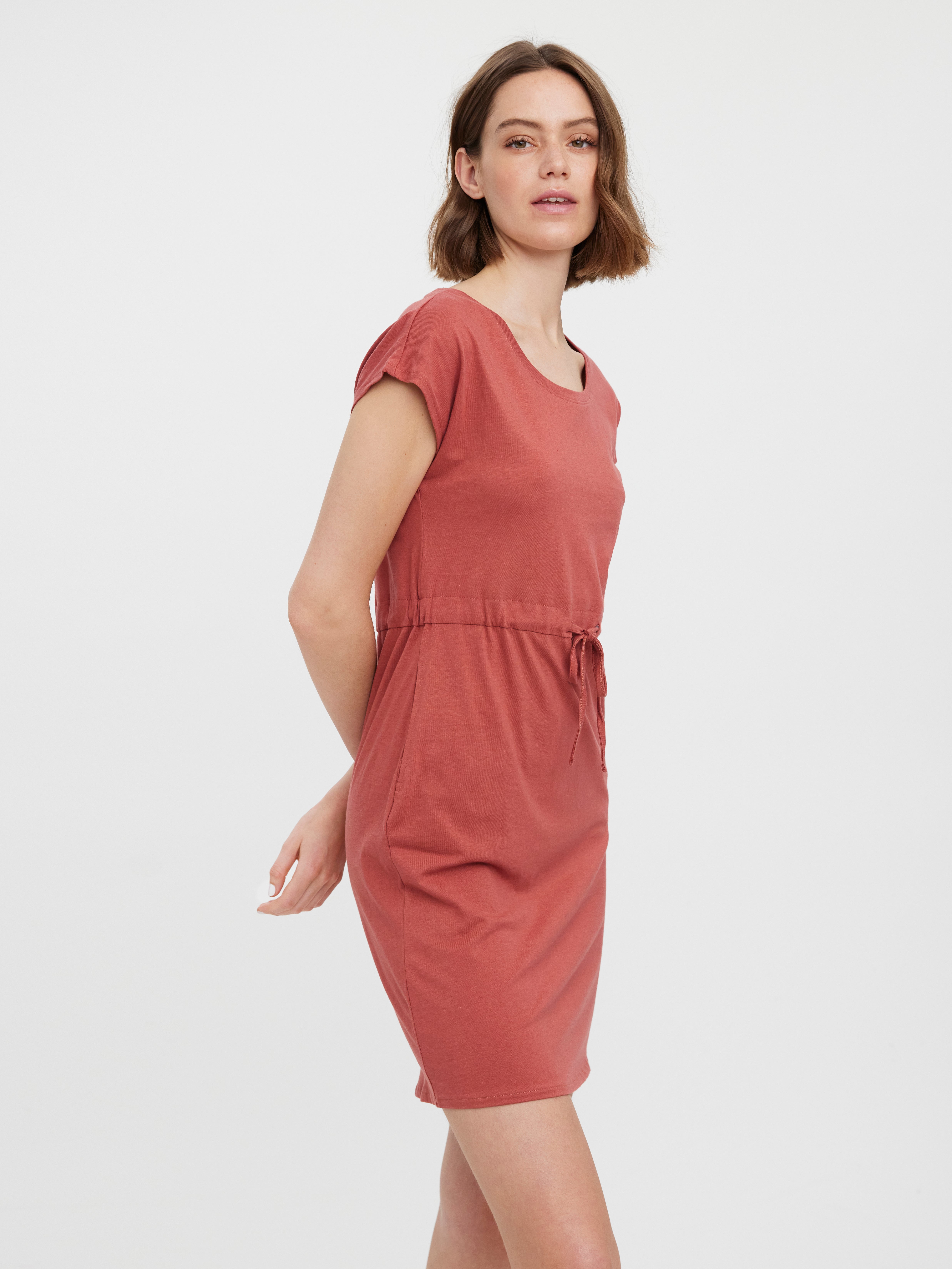 Regular Fit O-Neck Short dress | Medium Red | Vero Moda®