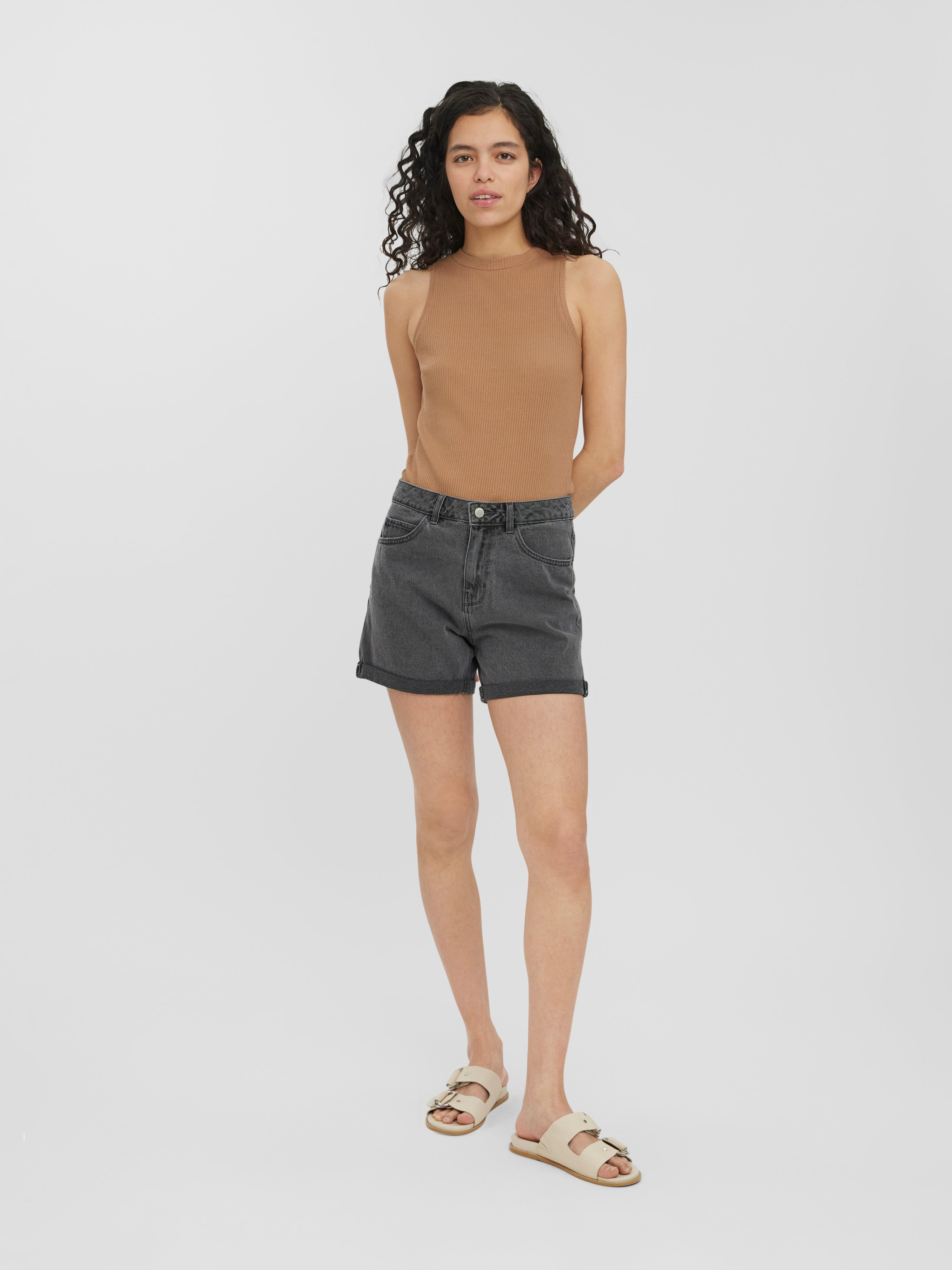 VMNINETEEN Shorts with 20% discount! | Vero Moda®