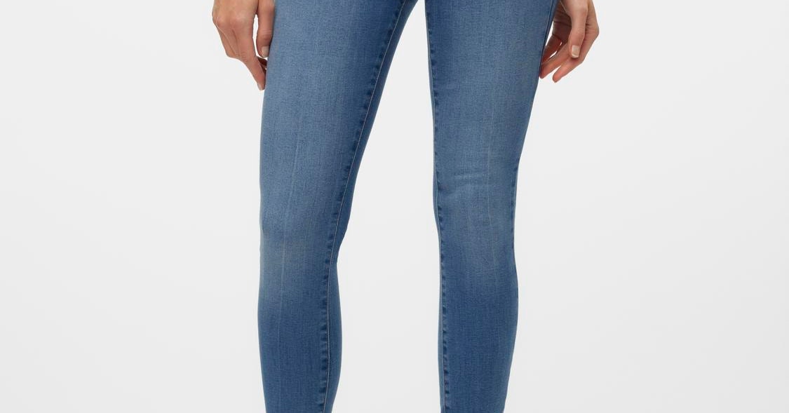 VMTANYA Mid Rise Jeans with 14% discount!