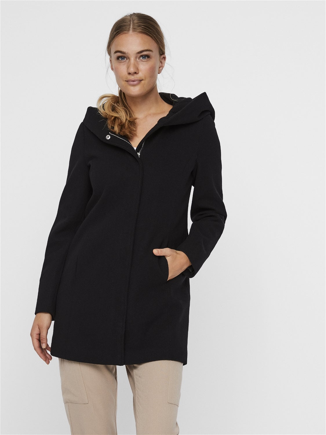 Vero Moda Abrigo con capucha negro look casual Moda Abrigos Abrigos con capucha 