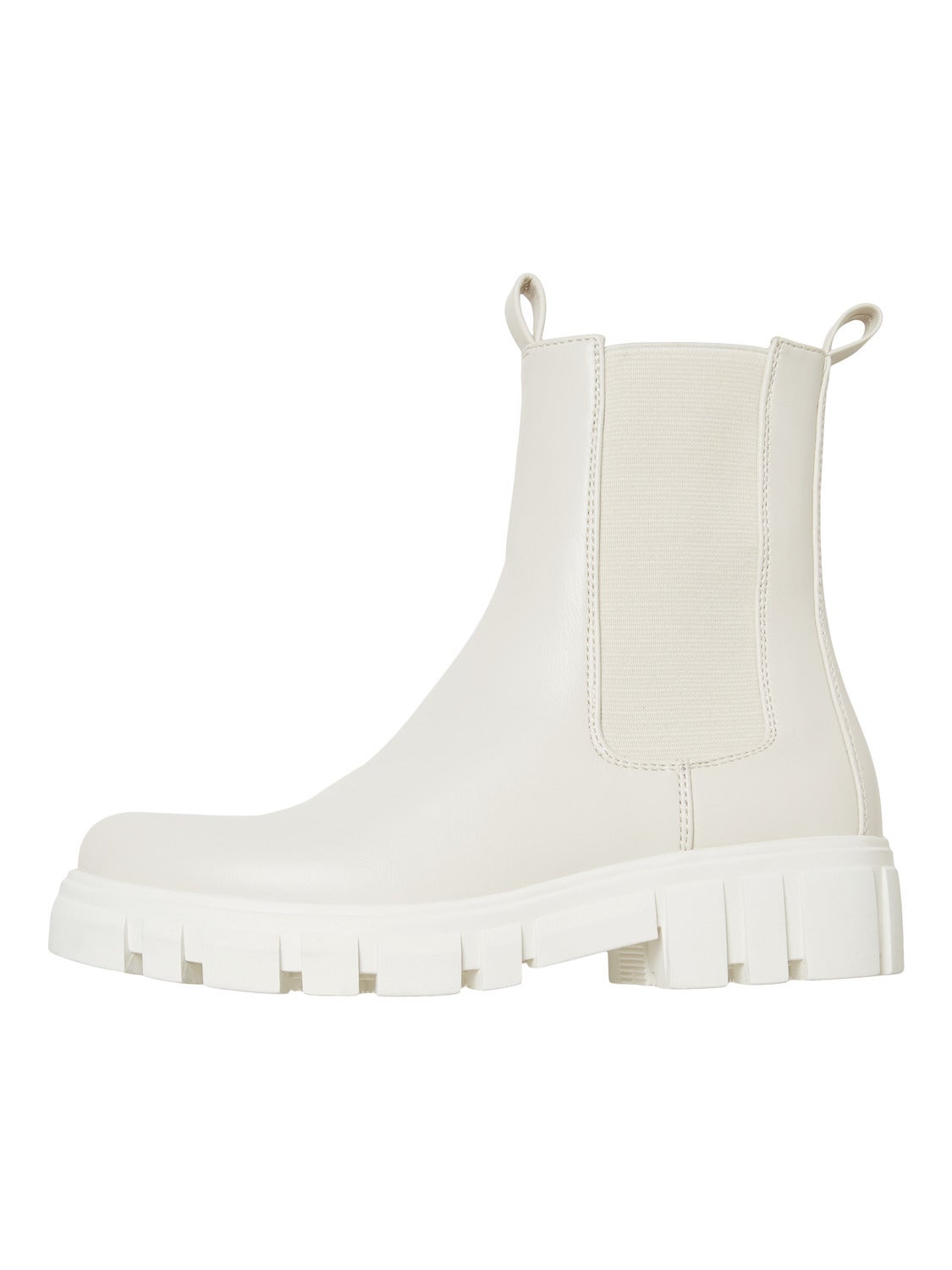 Shop the latest shoes at VERO MODA!