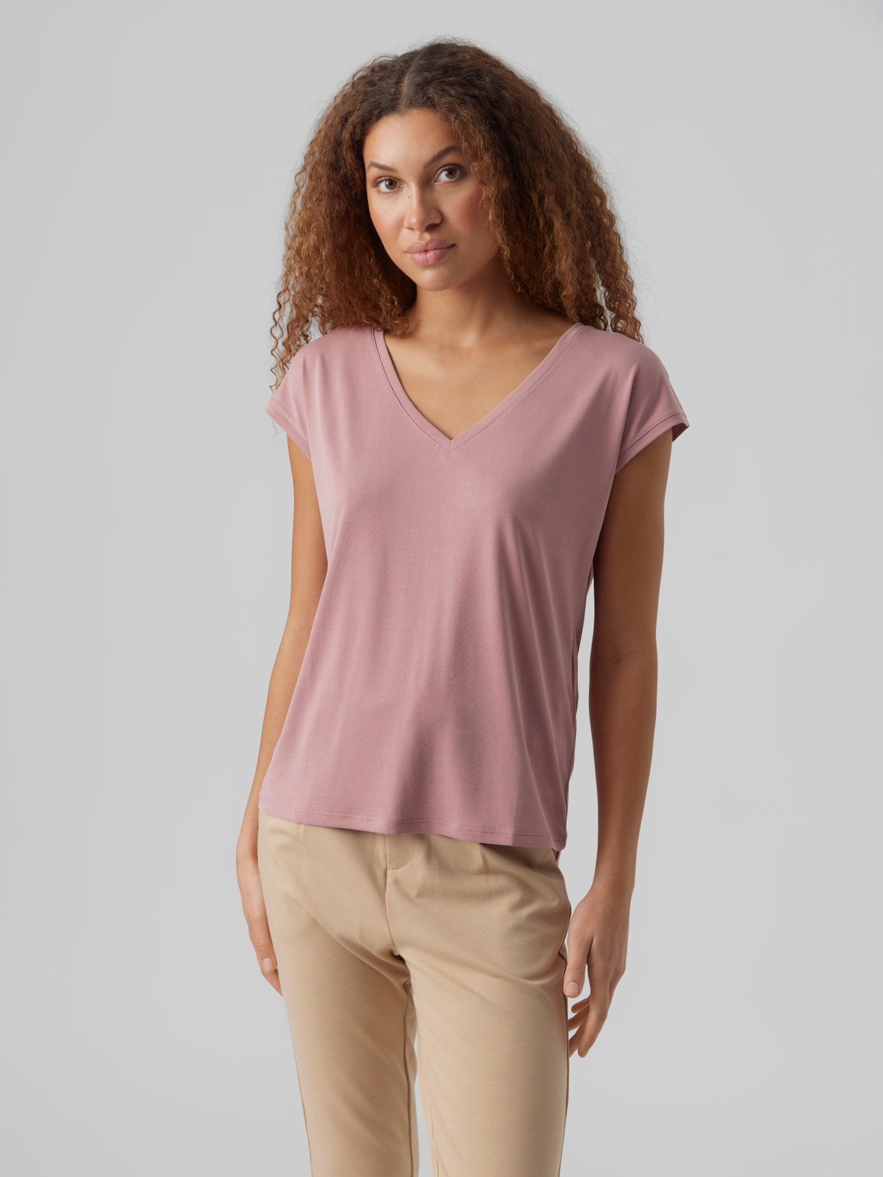 Vero Moda t-shirt in bright pink