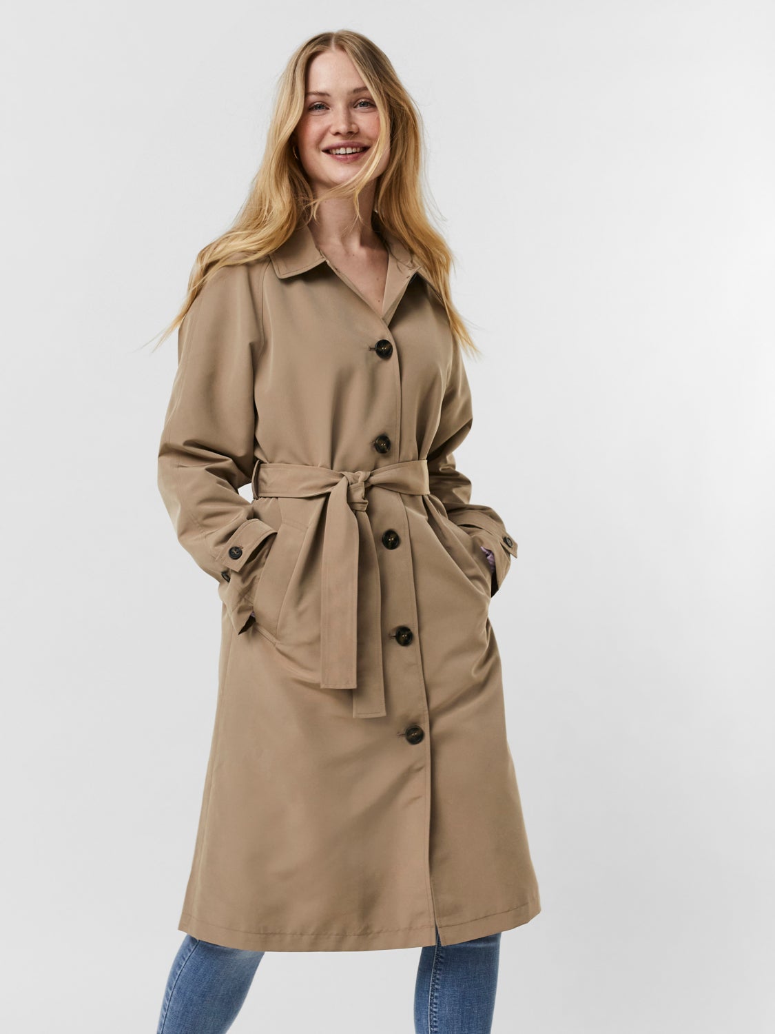 10257581 Veste Vero Moda en coloris Neutre Femme Vêtements Manteaux Imperméables et trench coats 