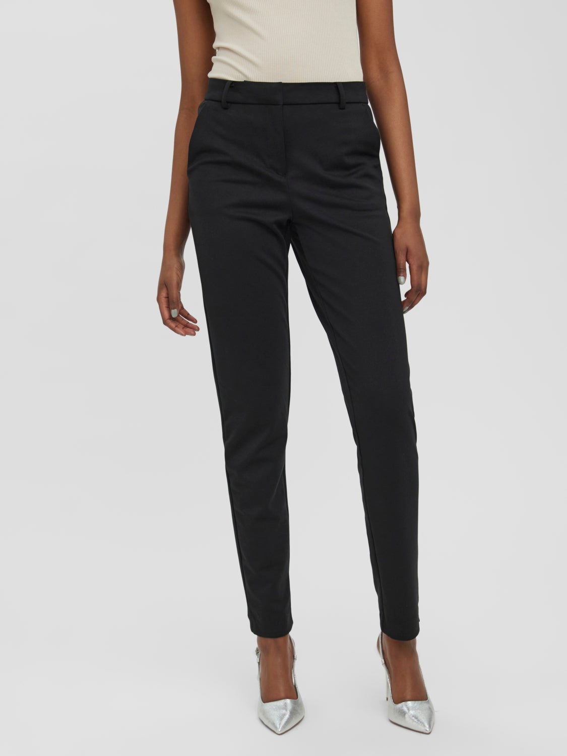 Moda Spodnie Spodnie z zakładkami Vero Moda Spodnie z zak\u0142adkami czarny W stylu biznesowym 