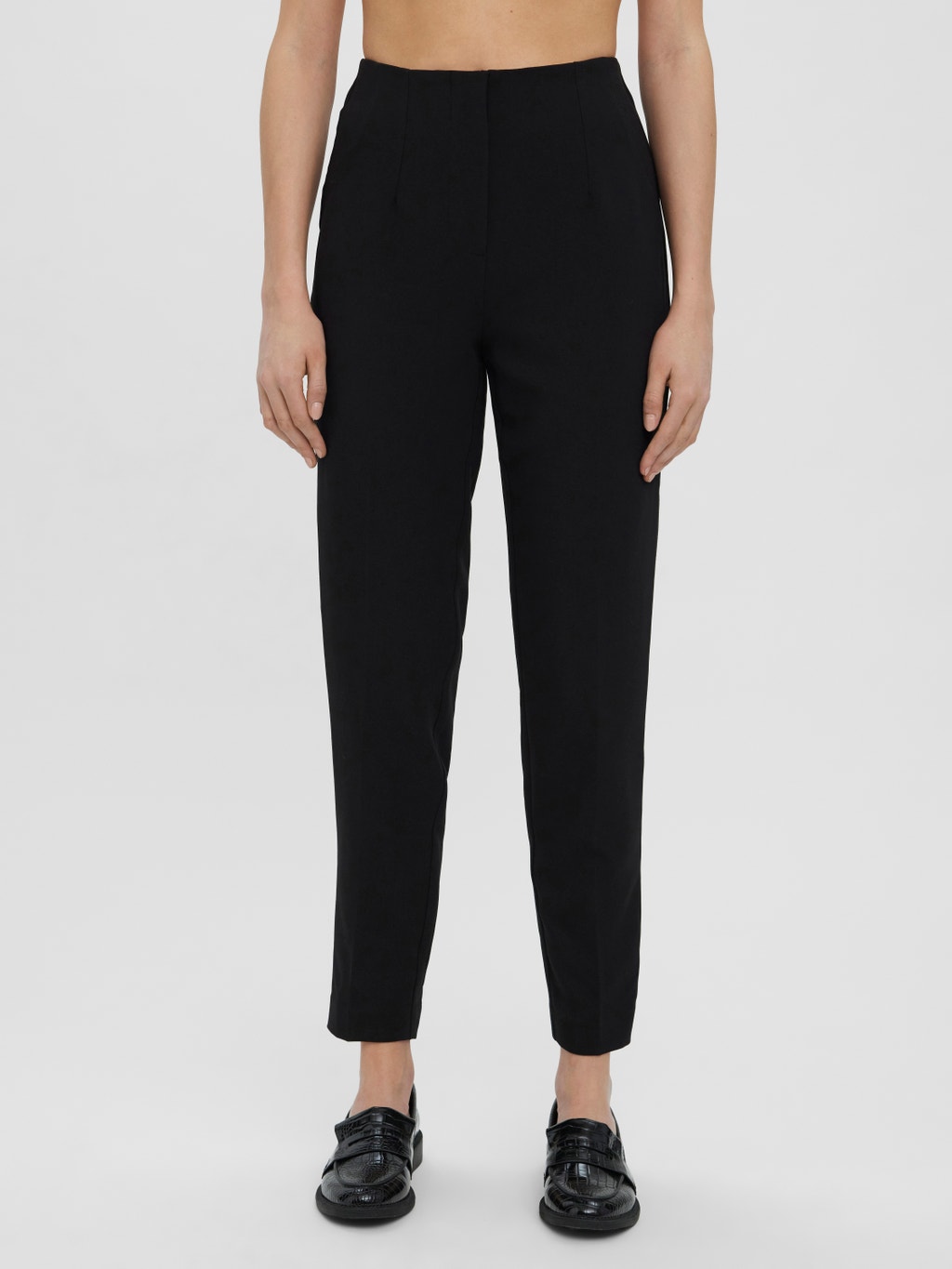Tapered Fit High rise Trousers | Black | Vero Moda®
