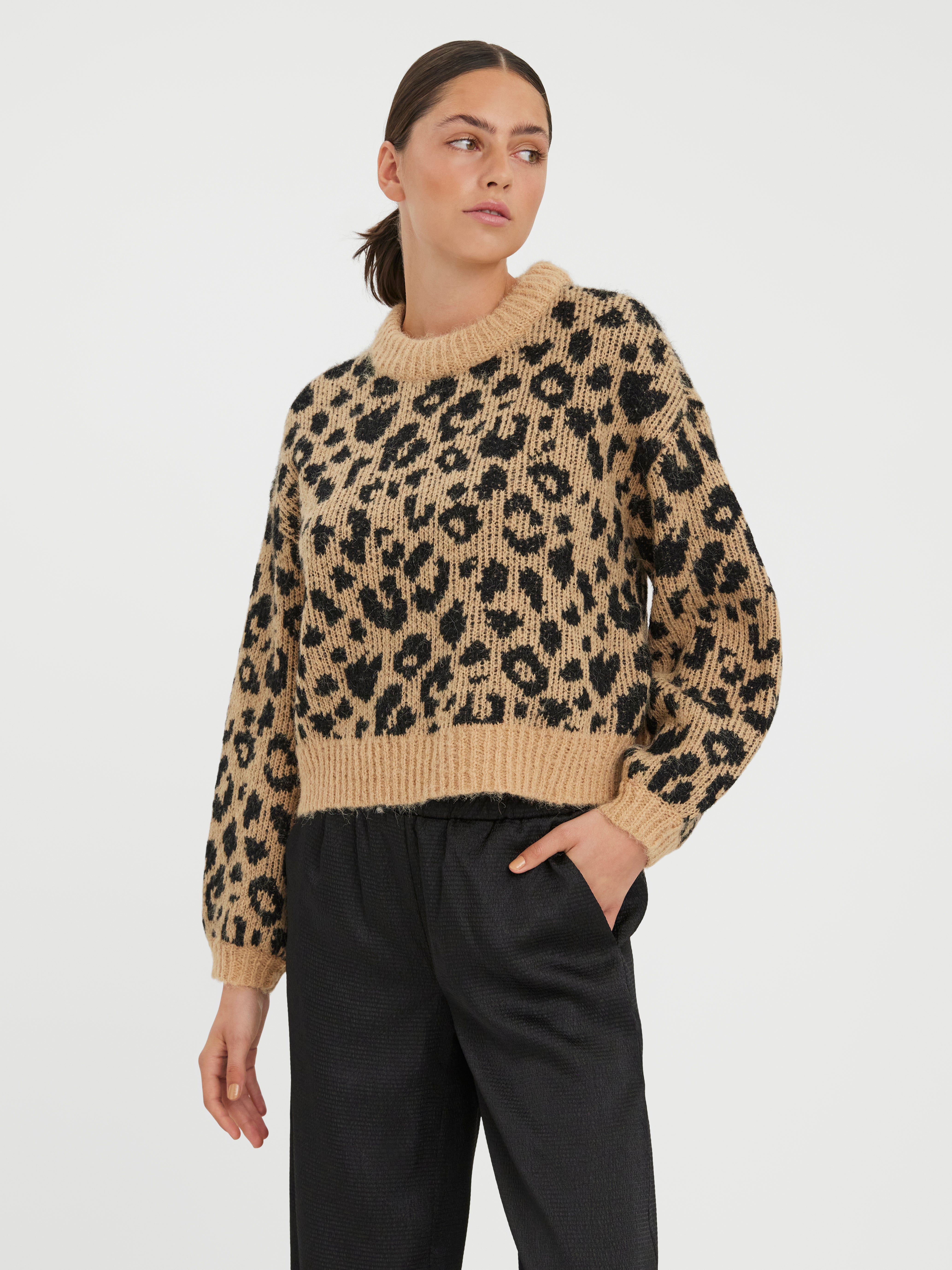 O-neck dropped shoulder sweater
