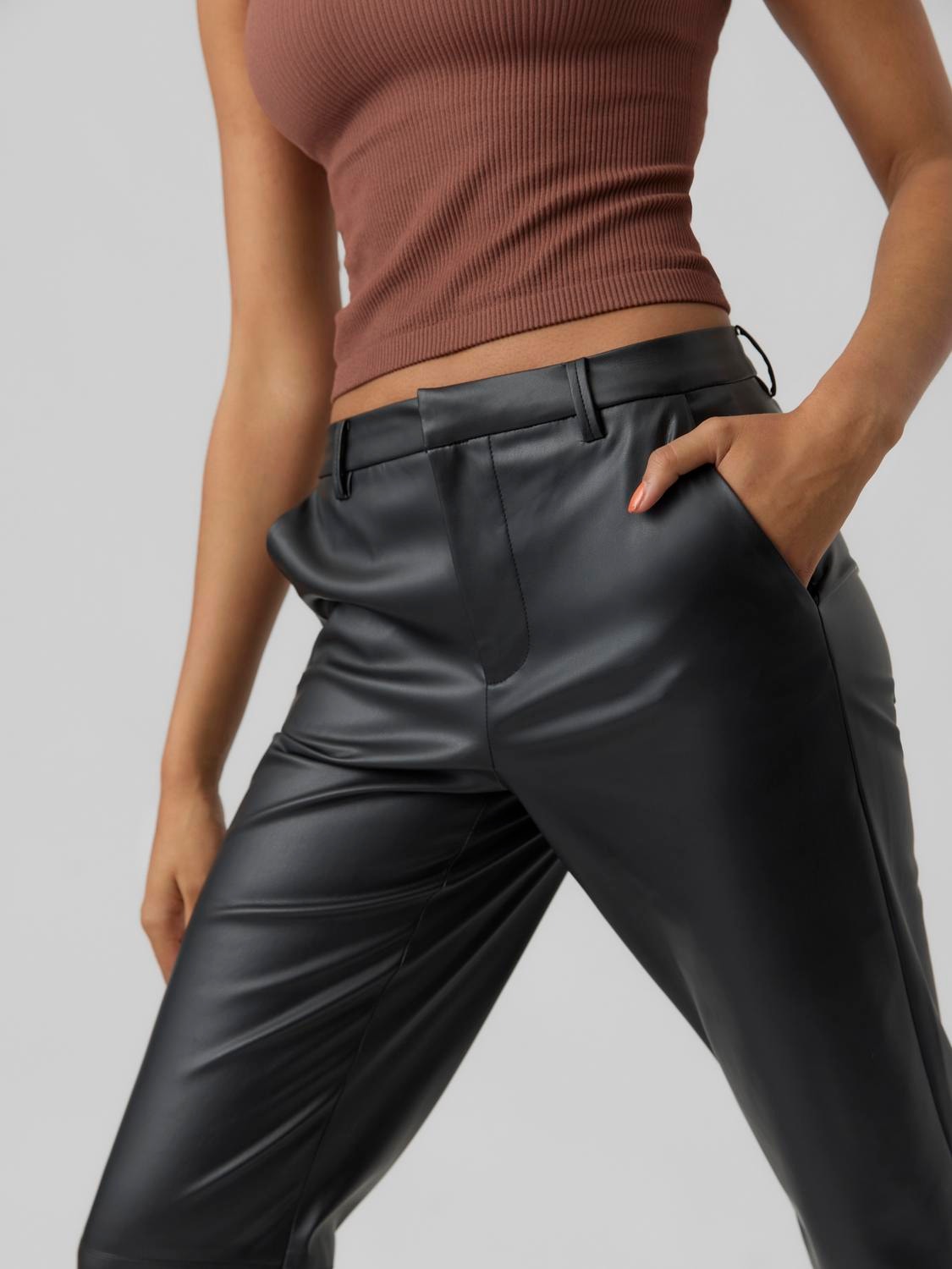 Vero Moda VMZAMIRAOLYMPIA Mid waist Trousers -Black - 10274443