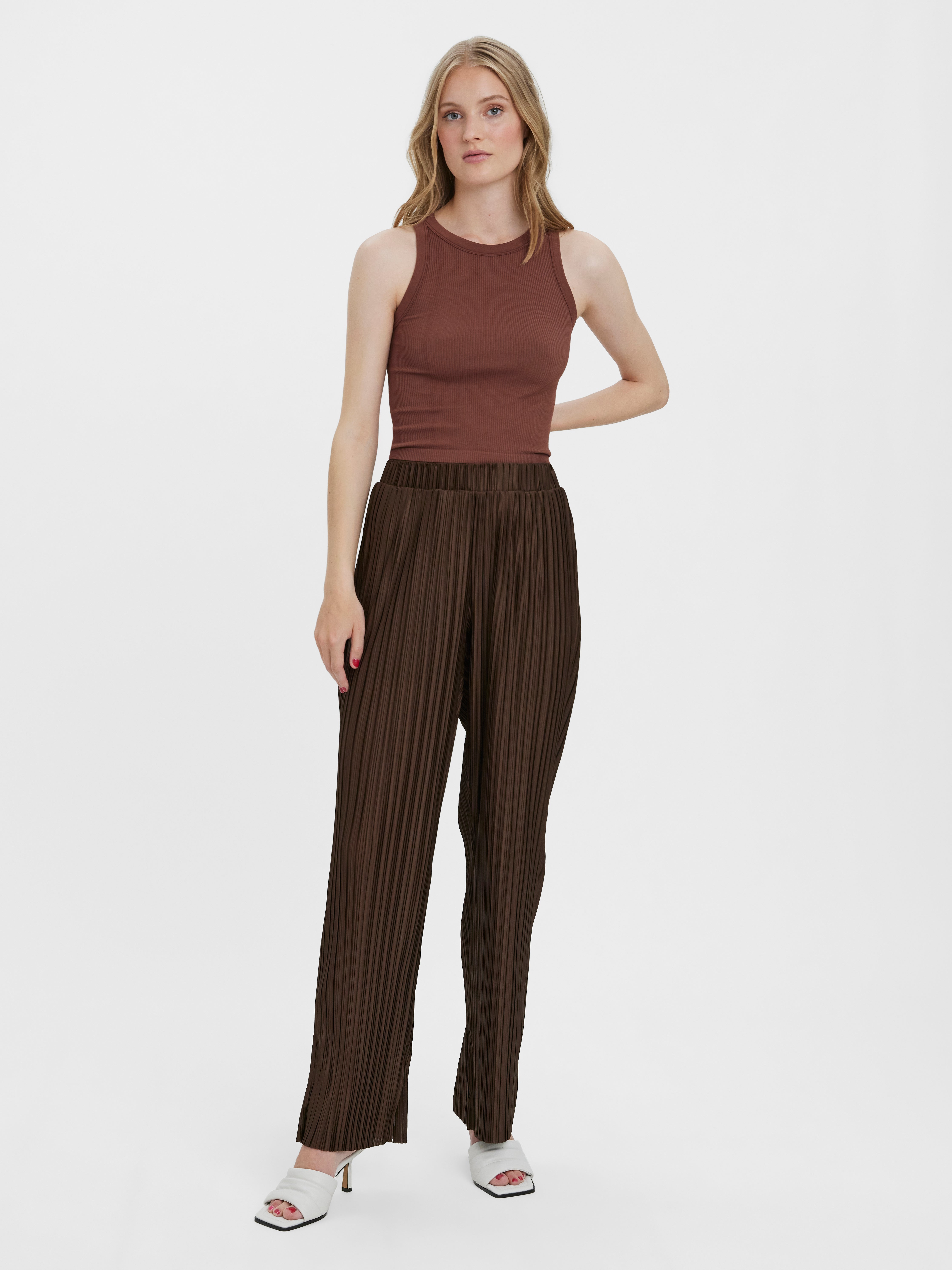 VMEASY Loose Fit Trousers with 30 discount  Vero Moda