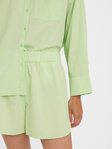 Vero Moda VMHELLA Shorts -Pistachio Green - 10279332