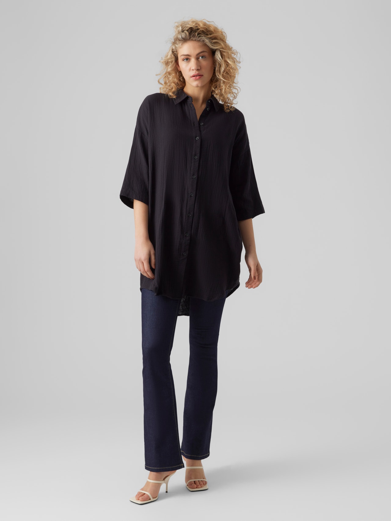 Chemise noire Brillante effet huilé spéciale Belle et Ronde - Horizons Lointains Chemise noire Brillante effet huilé spéciale Belle et Ronde - Horizons Lointains