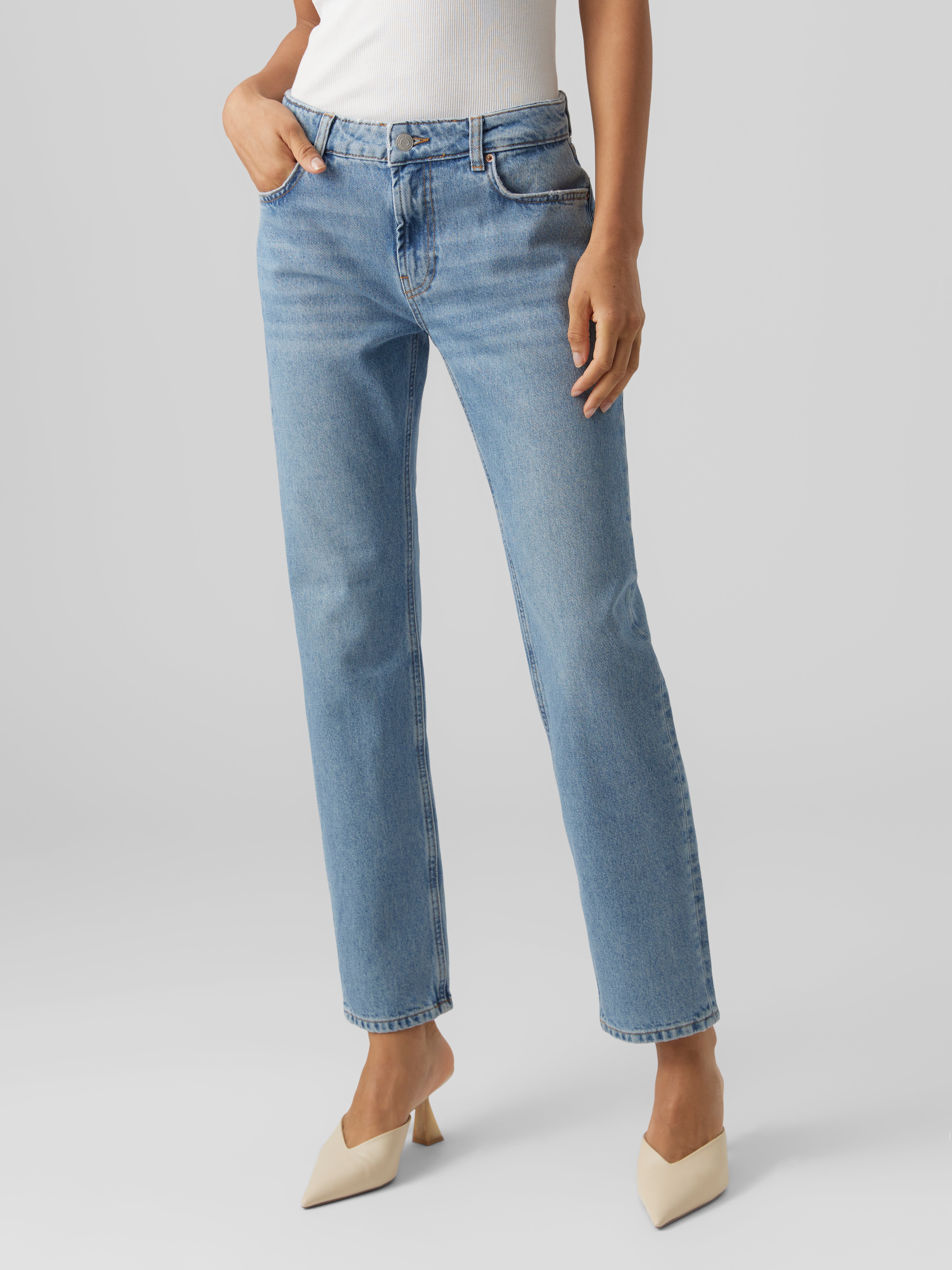 VM90S Low rise Straight Fit Jeans | Medium Blue | Vero Moda®