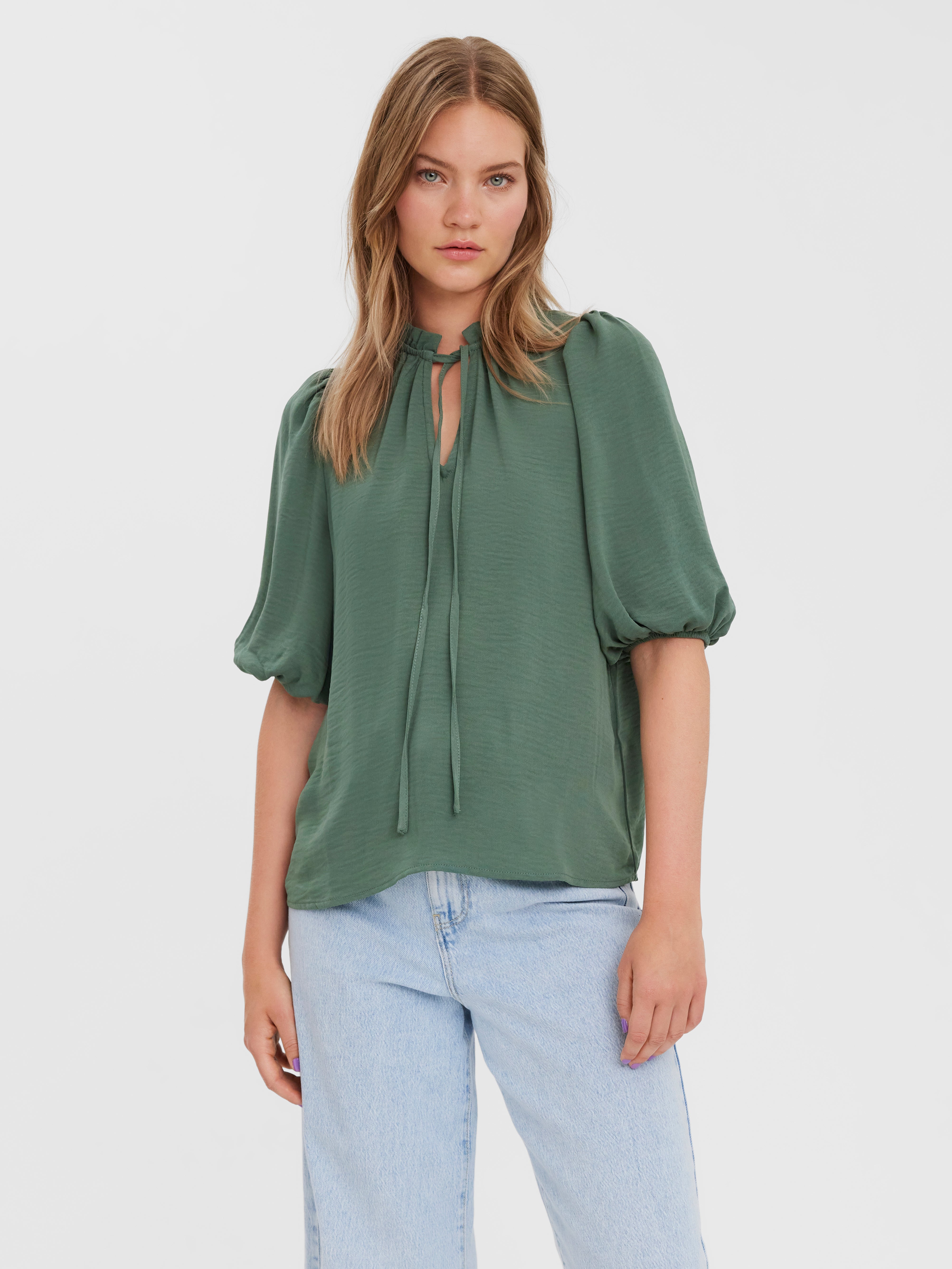 Mode Blouses Slip-over blouses Vero Moda Slip-over blouse bruin-wolwit volledige print elegant 