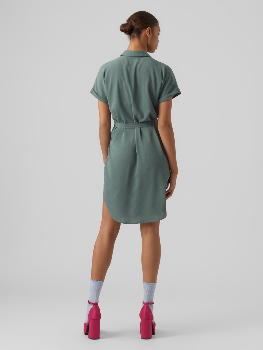 klasse ik ga akkoord met Onenigheid Regular fit Overhemd kraag Korte jurk | Medium Green | Vero Moda®