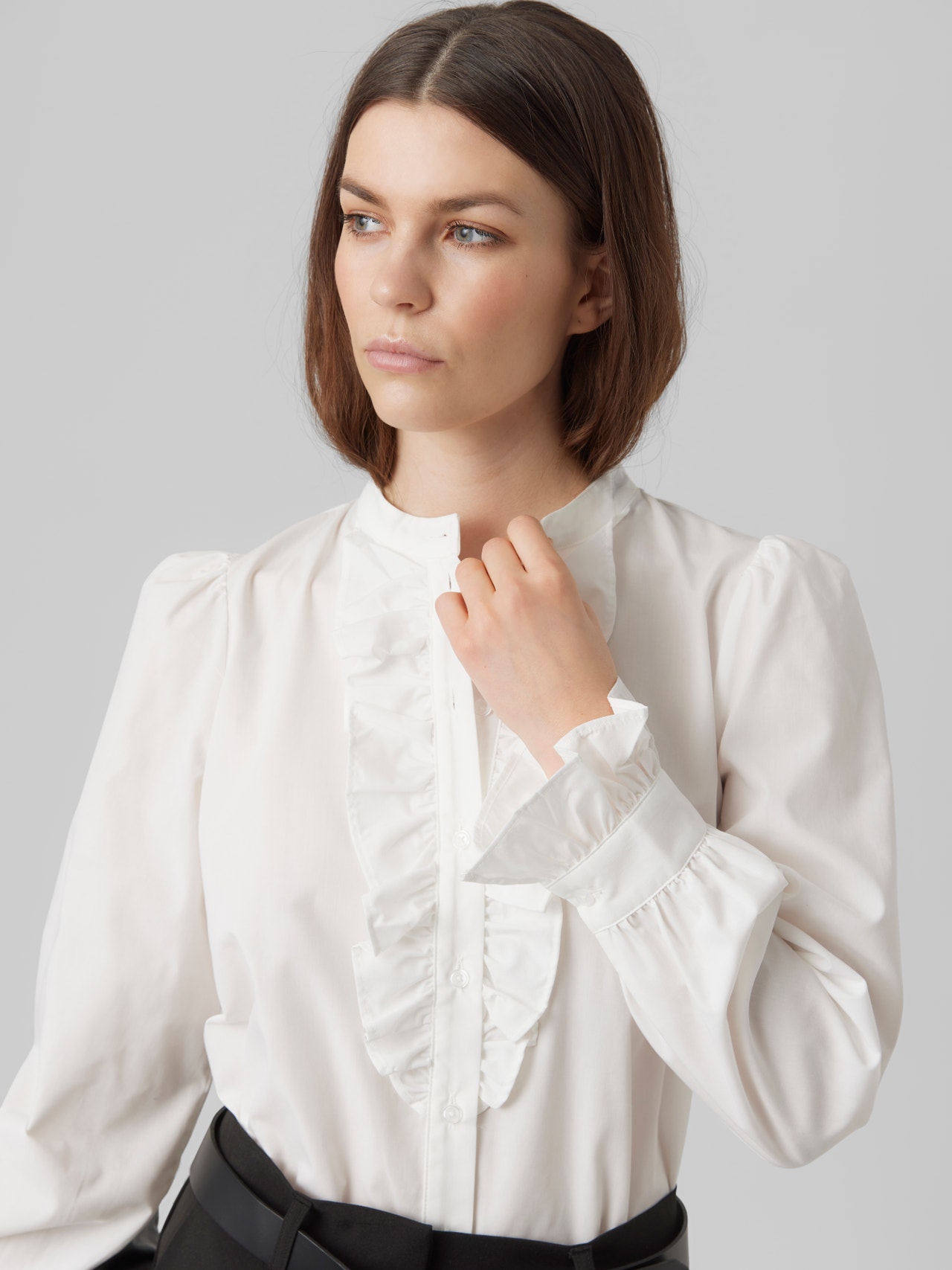 Vero Moda Tall - Camicia corta in lino bianco sporco in coordinato | ASOS Vero Moda Tall - Camicia corta in lino bianco sporco in coordinato | ASOS