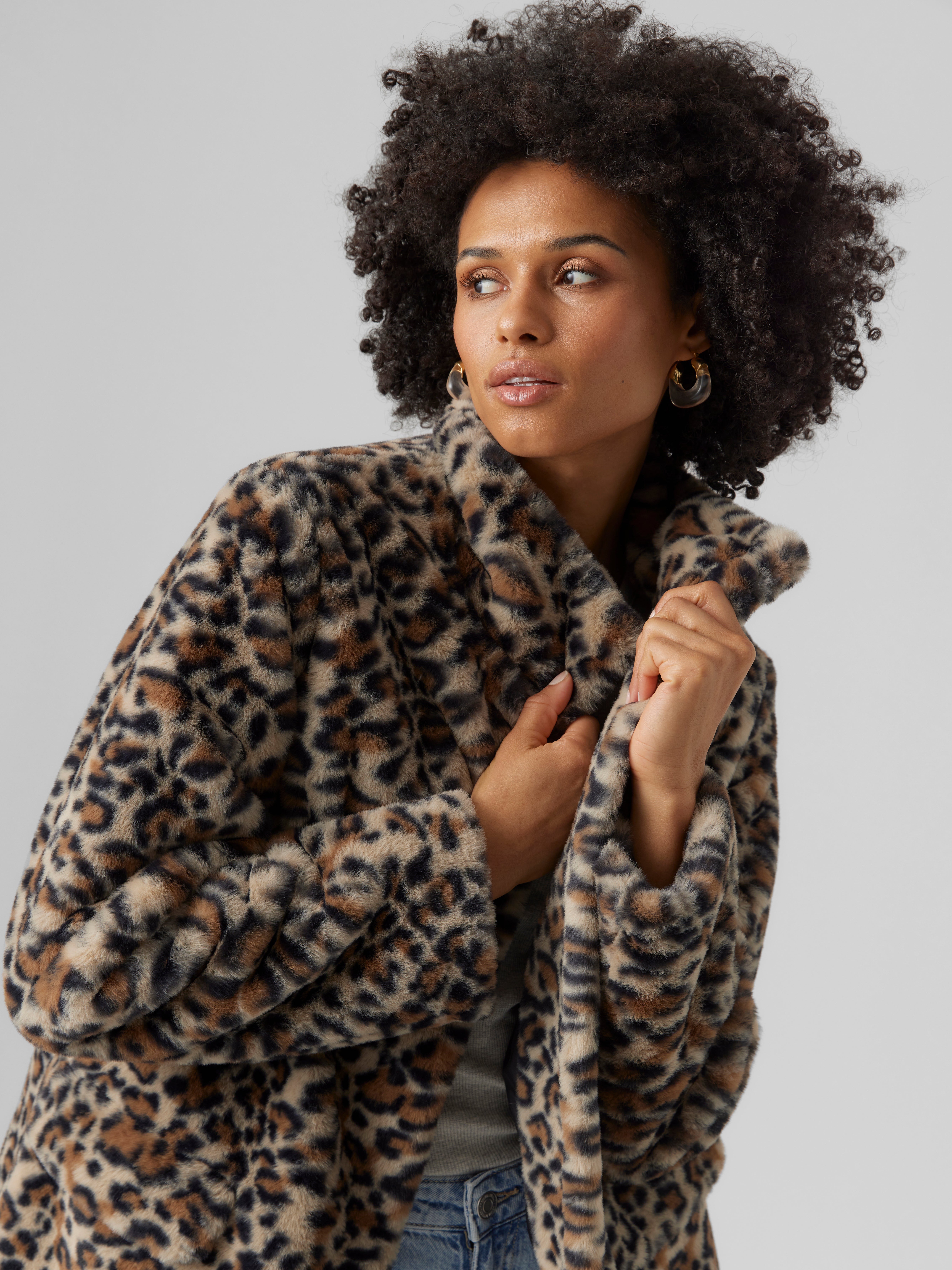 Vero moda curl deals faux fur jacket