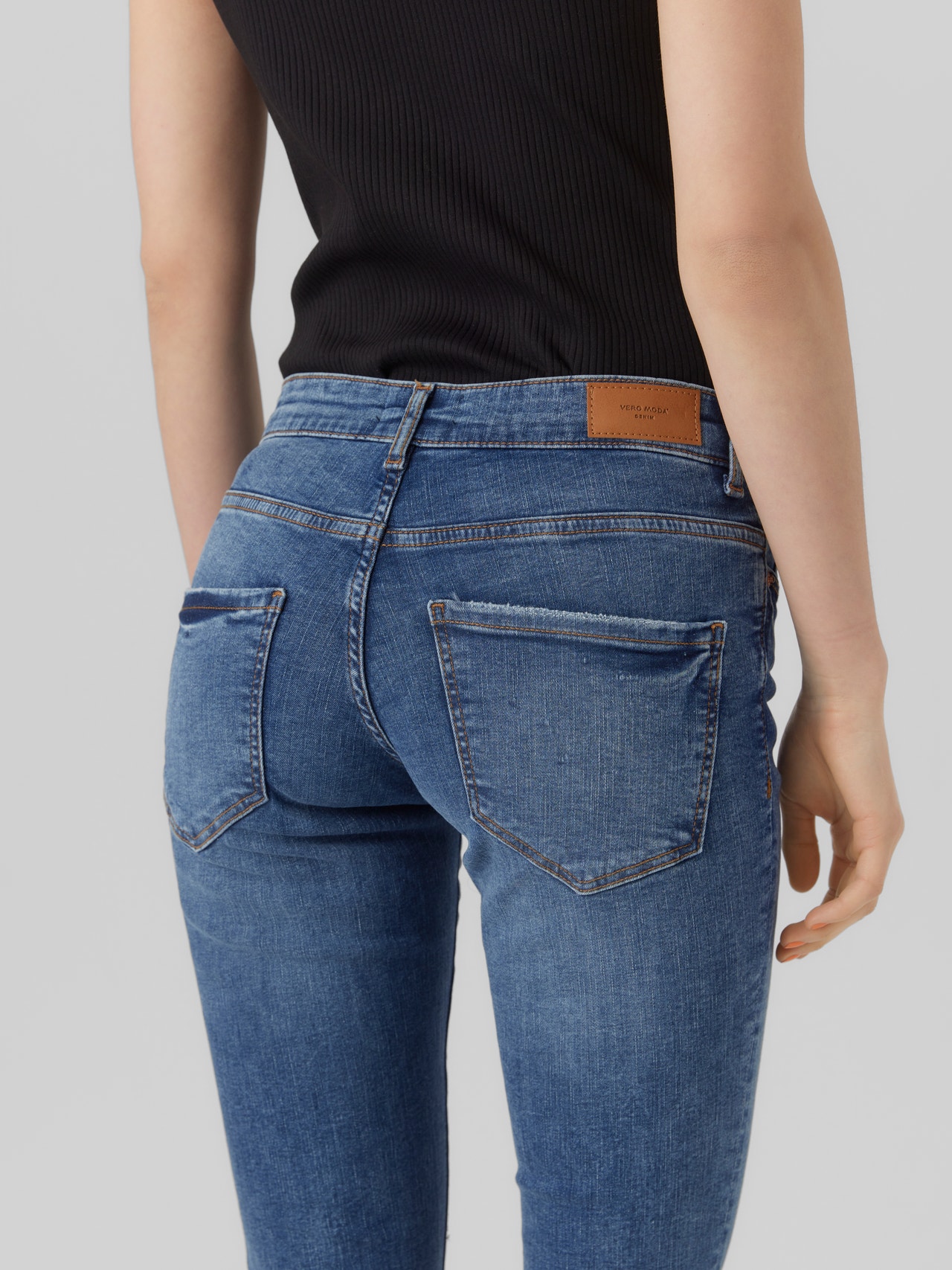 Gensidig Kosciuszko trekant VMSIGI lav talje jeans | Mellemblå | Vero Moda®