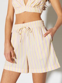 Vero Moda Tavapärane lõige Voldi kontsad üles Lühikesed püksid -Pale Banana - 10290990