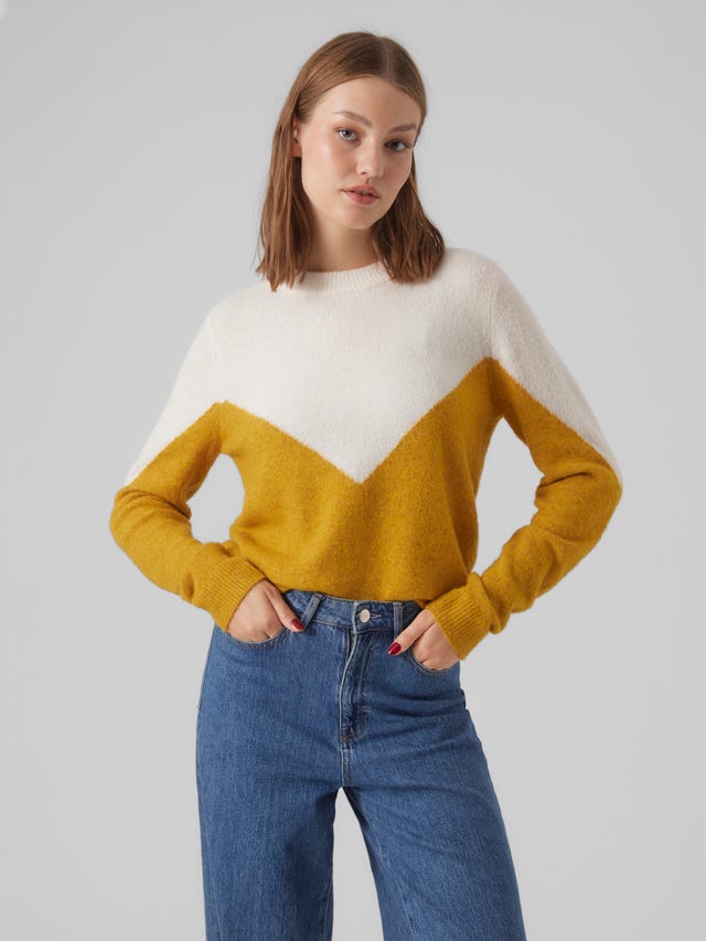 Moda 2023: i collant da donna sono gli accessori in tendenza ora Moda 2023: i collant da donna sono gli accessori in tendenza ora