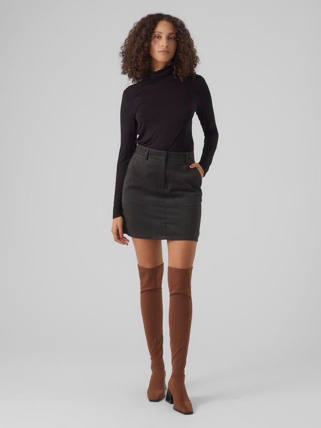 Mini Skirts: Black, Red & VERO More | MODA