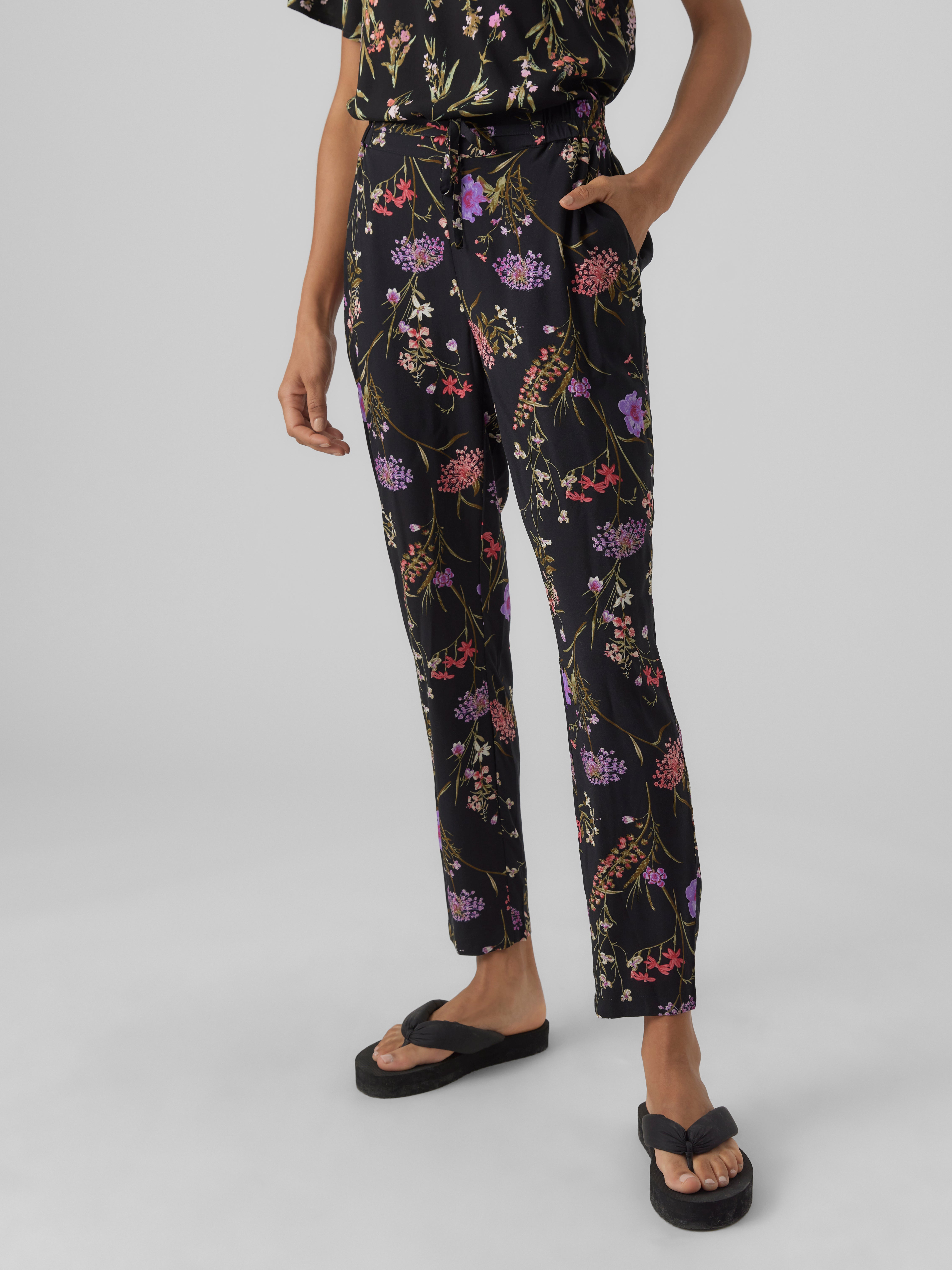 VMEASY Loose Fit Trousers with 25 discount  Vero Moda