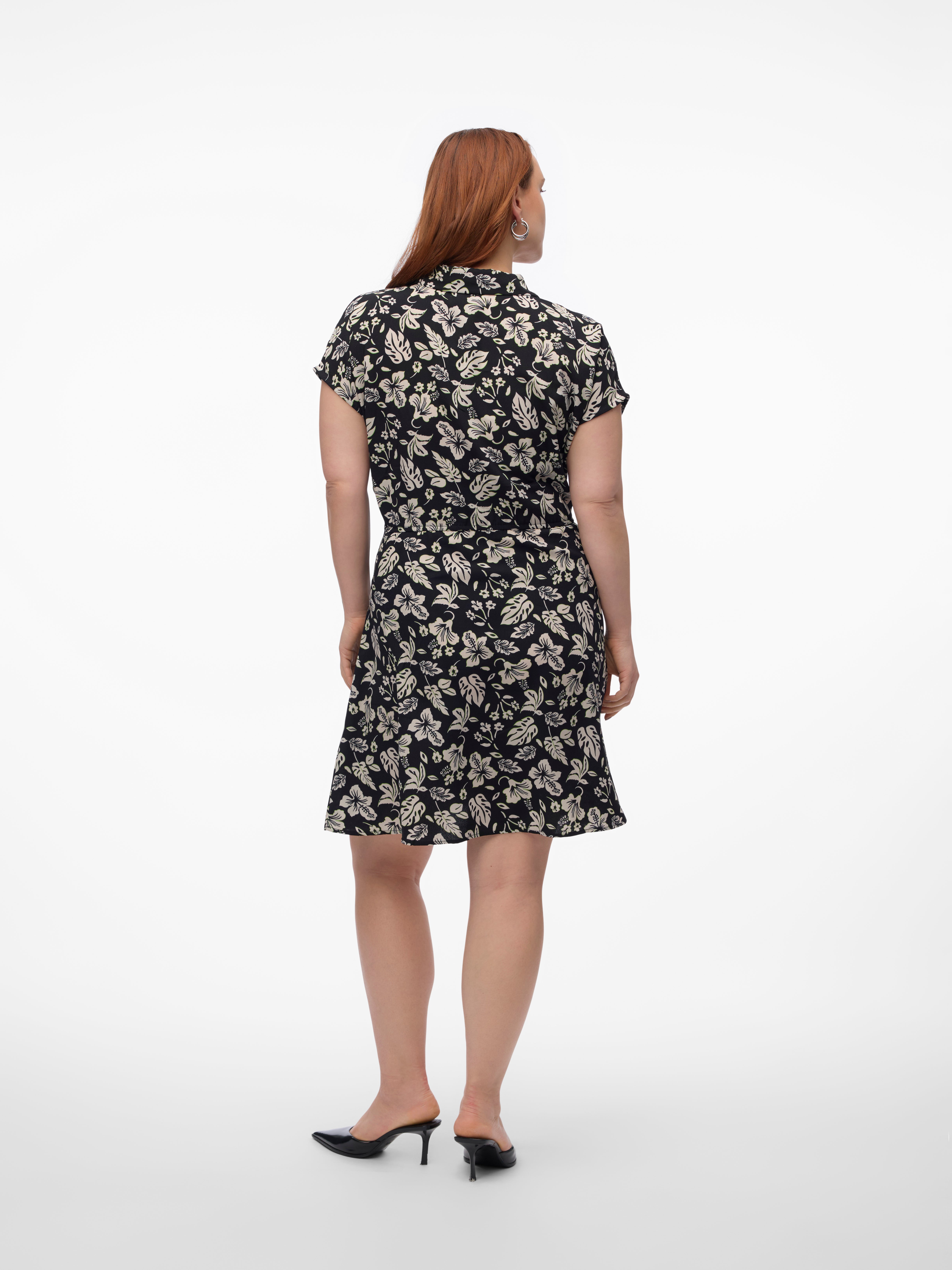 VMNEWHALLIE Robe courte avec une remise de 25% | Vero Moda?�