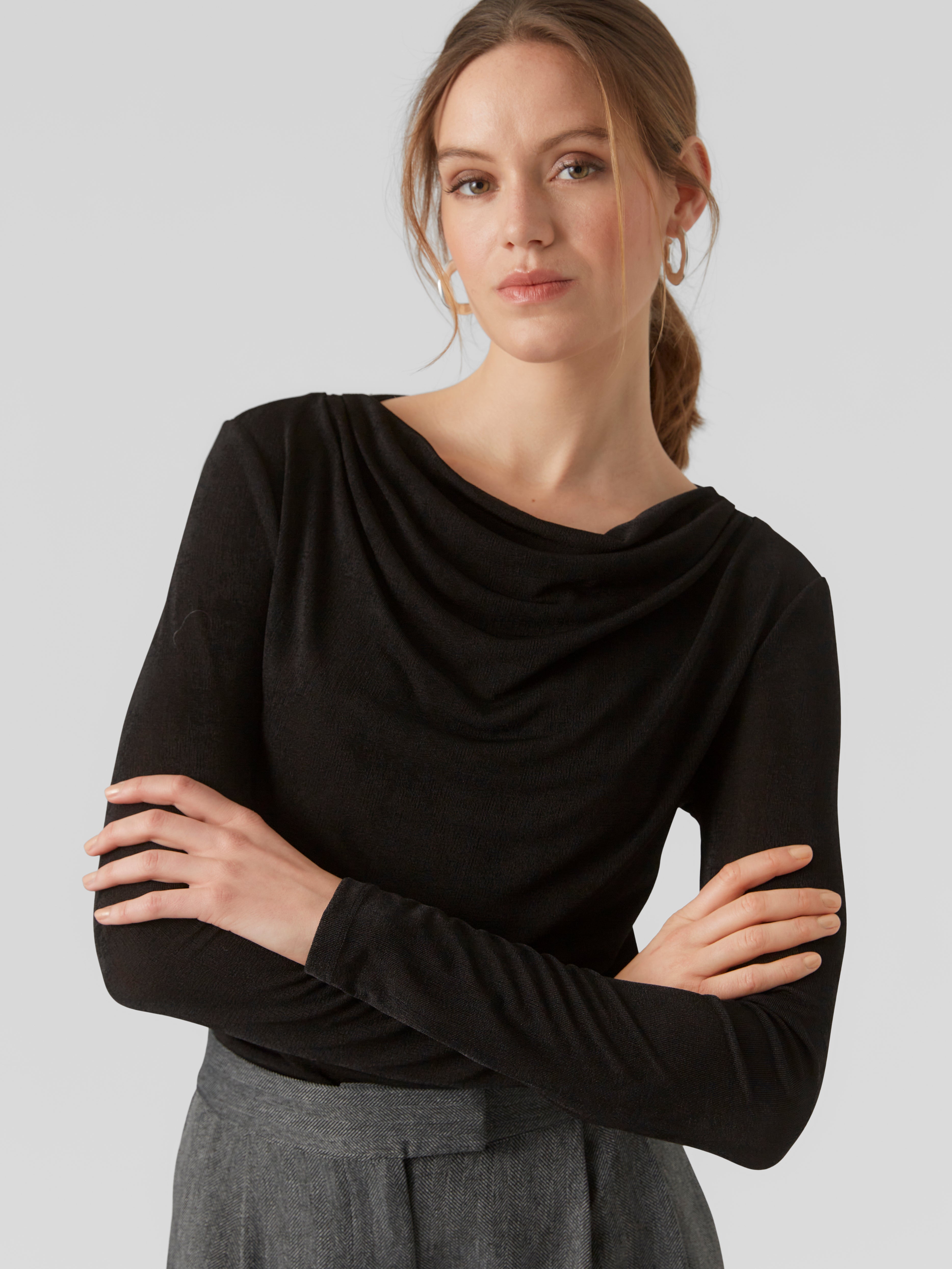 Women's Tops: Black, White, Red & More | VERO MODA