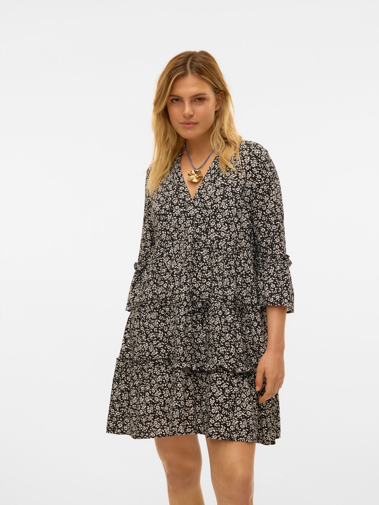 Vero Moda Petite - Vestito skater corto nero con bottoni Vero Moda Petite - Vestito skater corto nero con bottoni