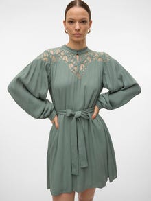 Vero Moda VMJAZMYN Kort klänning -Laurel Wreath - 10305096