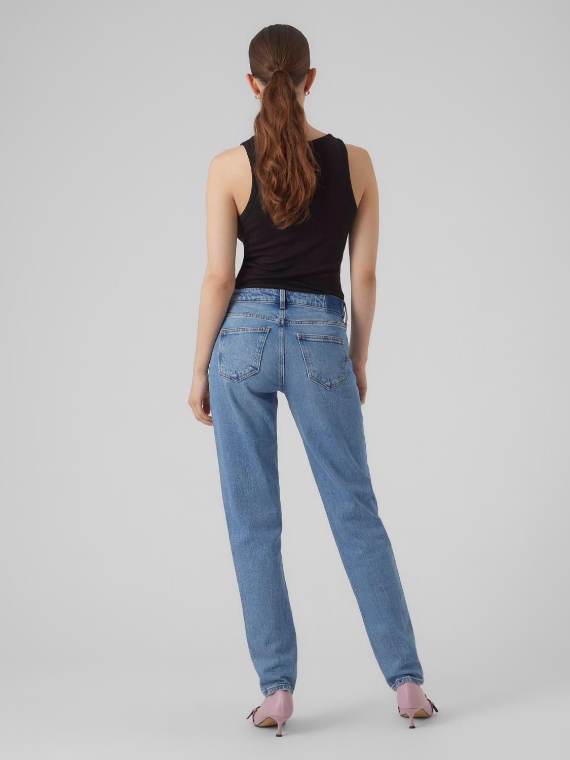 Vero Moda VMMARRY Low rise Mom Fit Jeans -Medium Blue Denim - 10307238