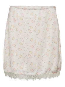 Vero Moda SOMETHINGNEW Styled by; Claudia Bhimra Mini skirt -White Swan - 10307899