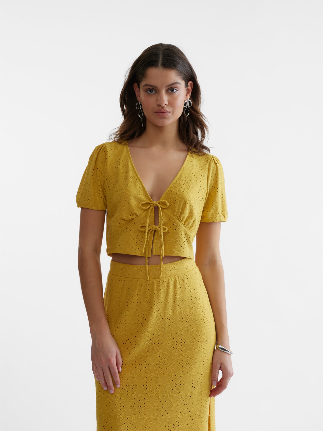 Vero Moda SOMETHINGNEW Styled by; Claudia Bhimra Top -Spicy Mustard - 10307902