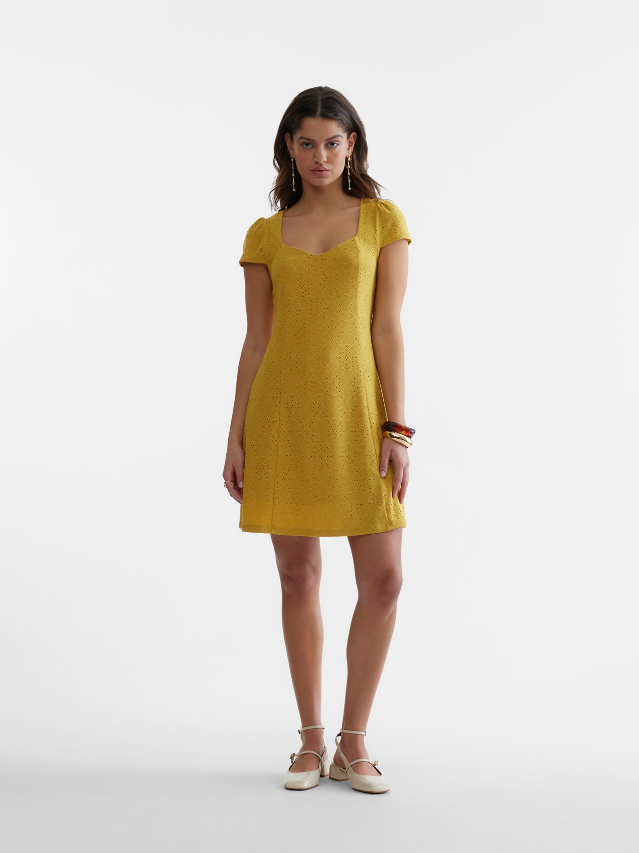 Vero Moda SOMETHINGNEW Styled by; Claudia Bhimra  Kurzes Kleid -Spicy Mustard - 10307903