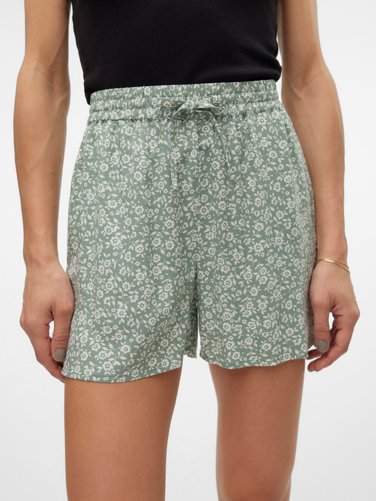 Vero Moda VMEASY Shorts -Hedge Green - 10308011