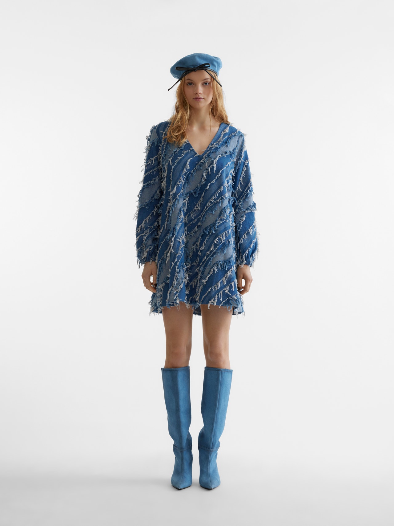 Vero Moda SOMETHINGNEW X THE ATELIER Sukienka midi -Medium Blue Denim - 10309090