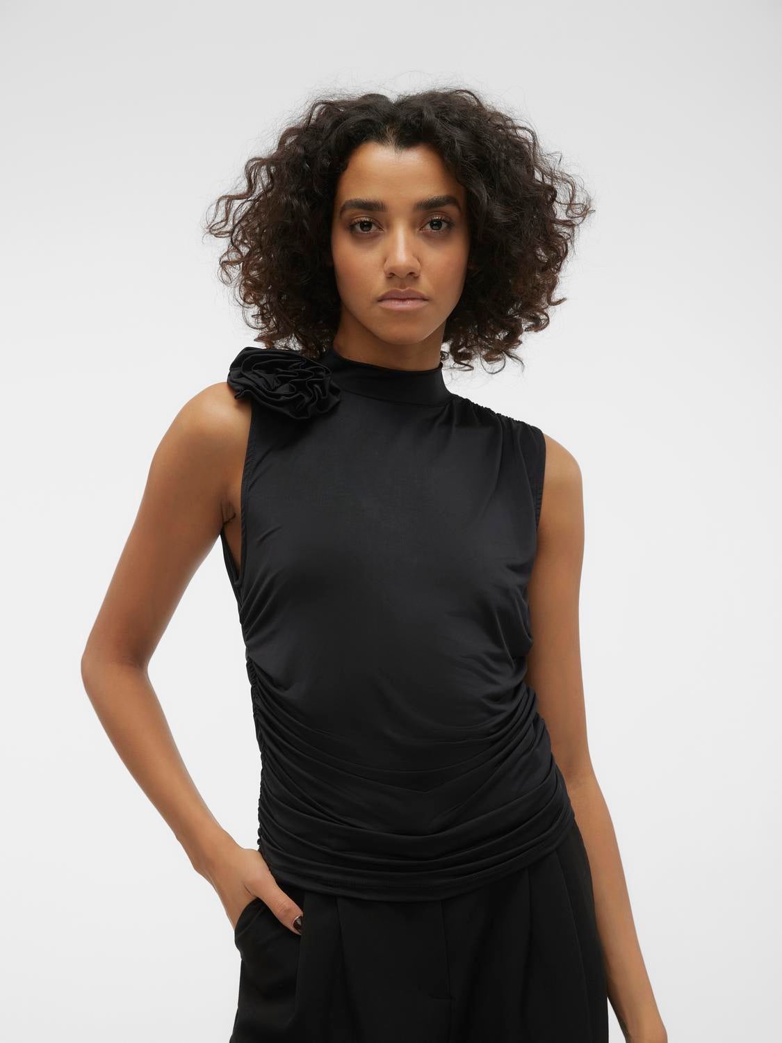 Women's Tops: Black, White, Red & More | VERO MODA