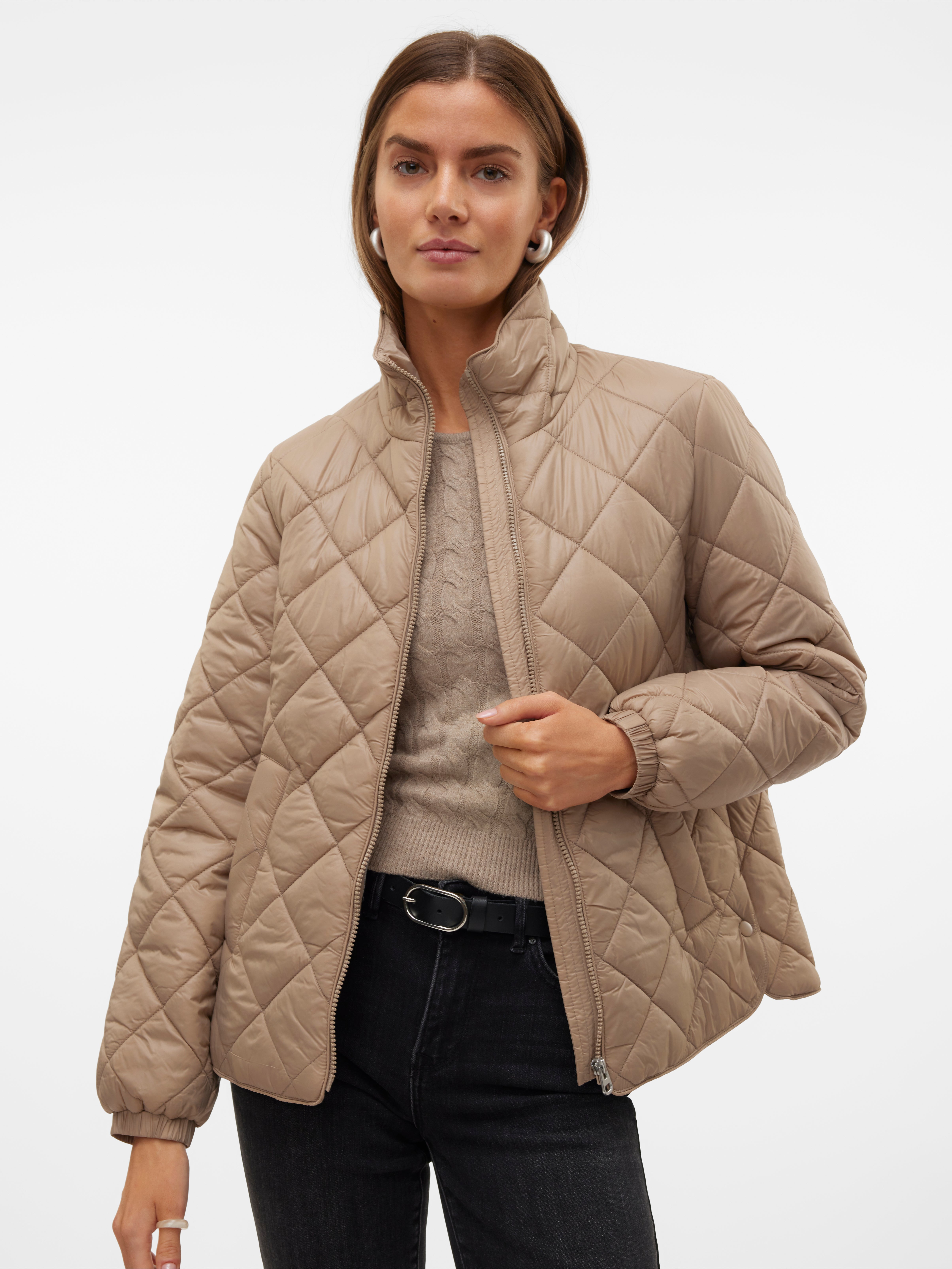 VMSKYLAR Quilted Jacket | Light Brown | Vero Moda® VMSKYLAR Quilted Jacket | Light Brown | Vero Moda®