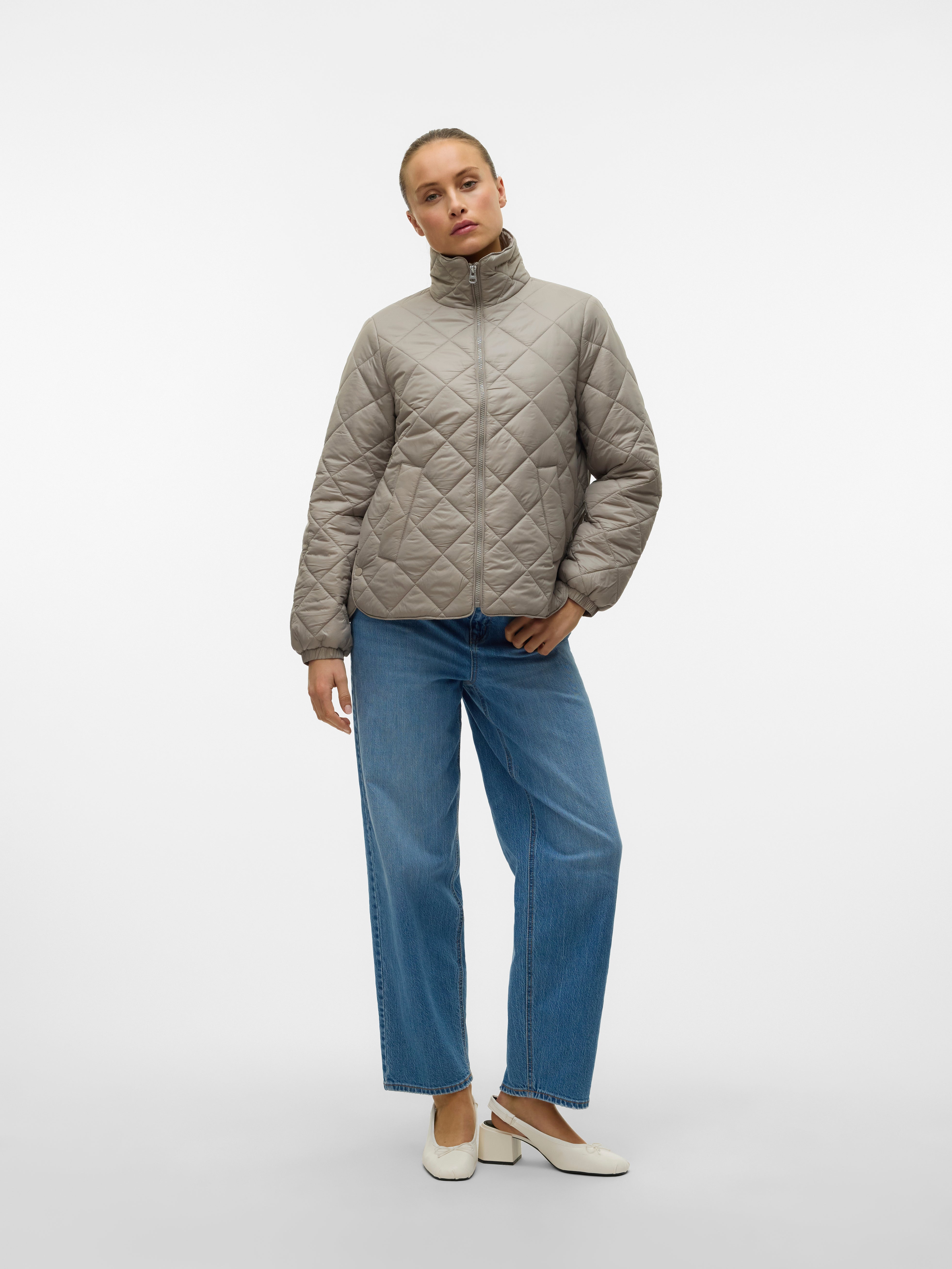 VMSKYLAR Quilted Jacket | Medium Grey | Vero Moda® VMSKYLAR Quilted Jacket | Medium Grey | Vero Moda®