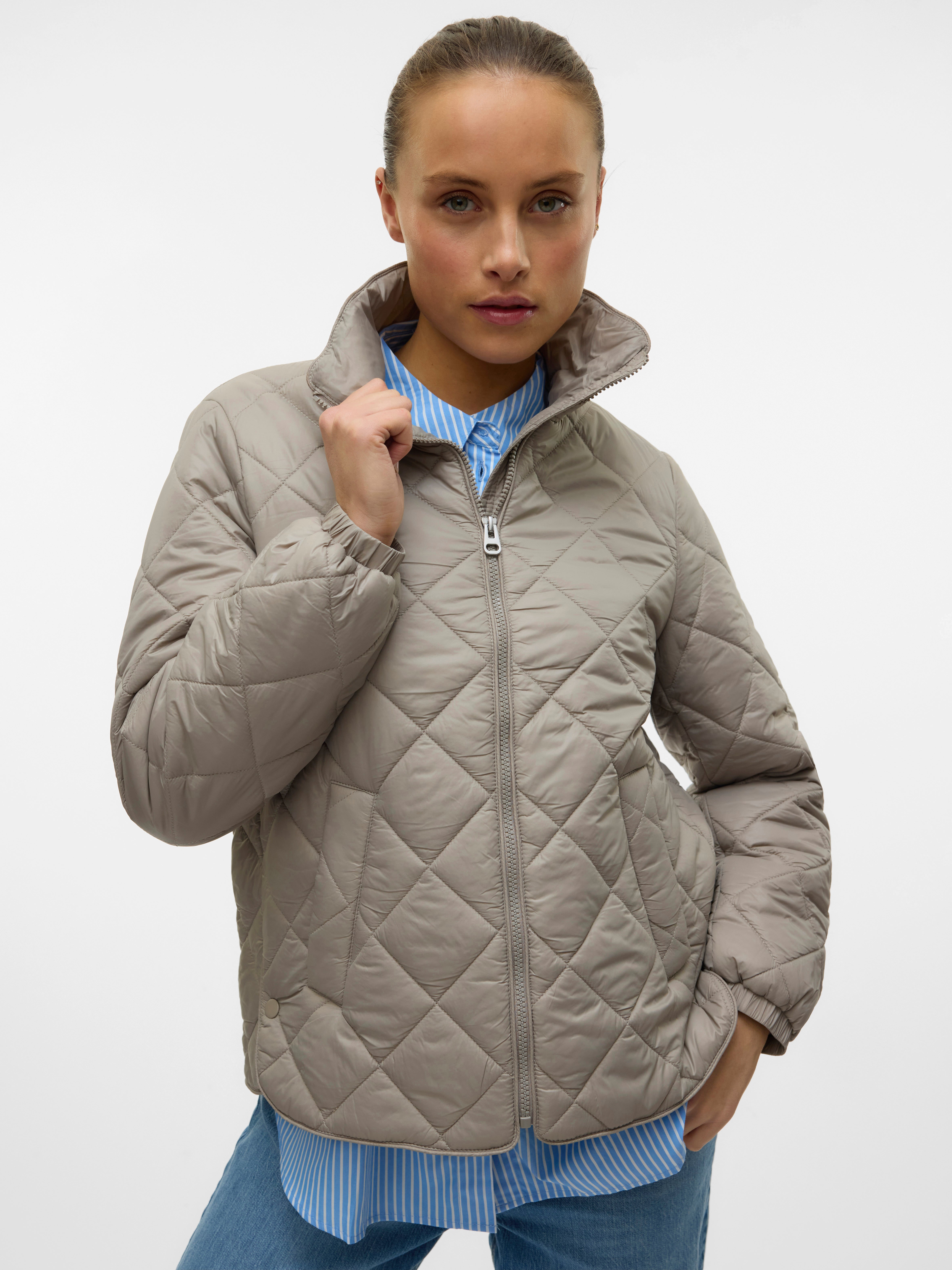 VMSKYLAR Quilted Jacket | Medium Grey | Vero Moda® VMSKYLAR Quilted Jacket | Medium Grey | Vero Moda®