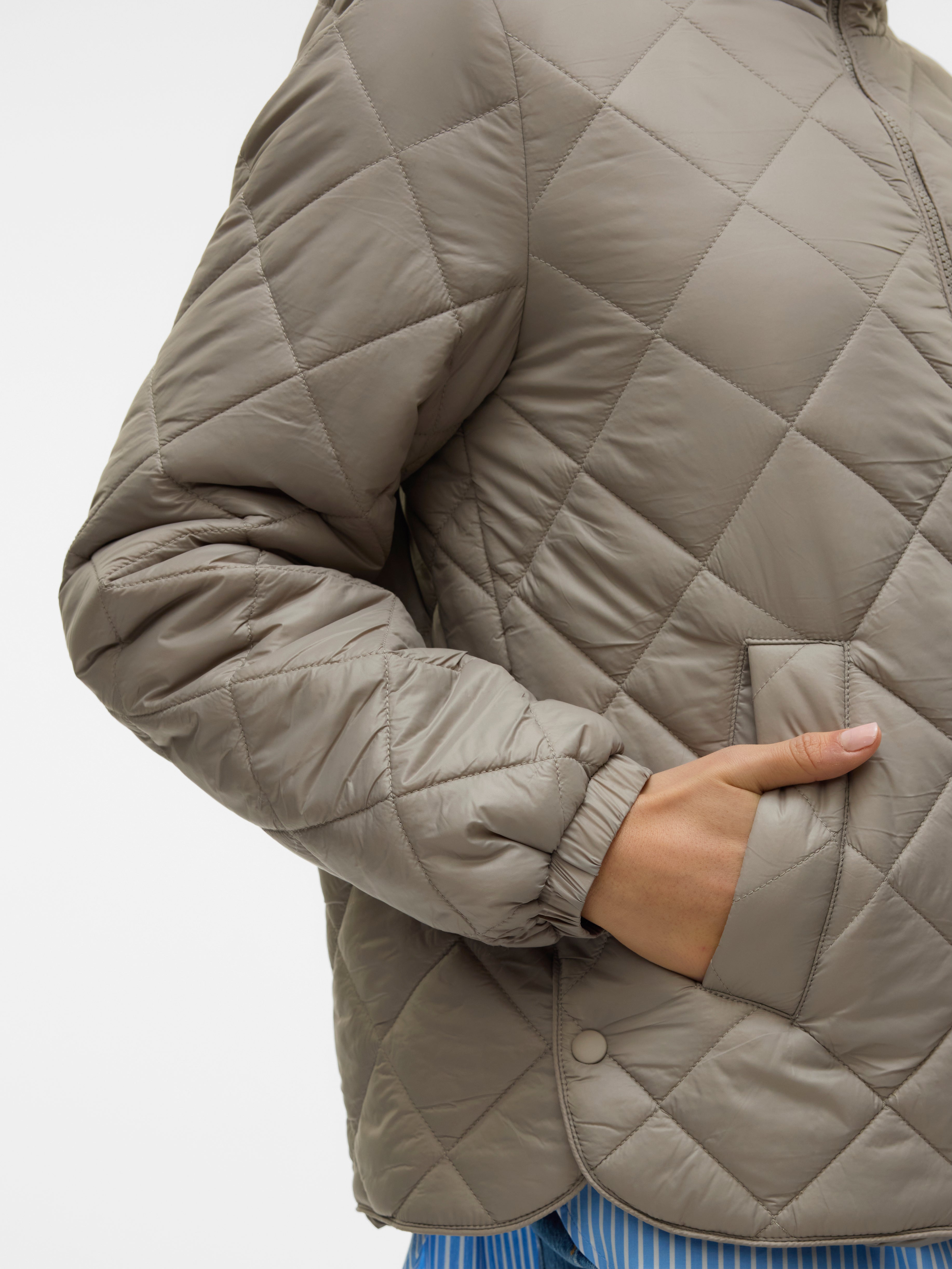 VMSKYLAR Quilted Jacket | Medium Grey | Vero Moda® VMSKYLAR Quilted Jacket | Medium Grey | Vero Moda®