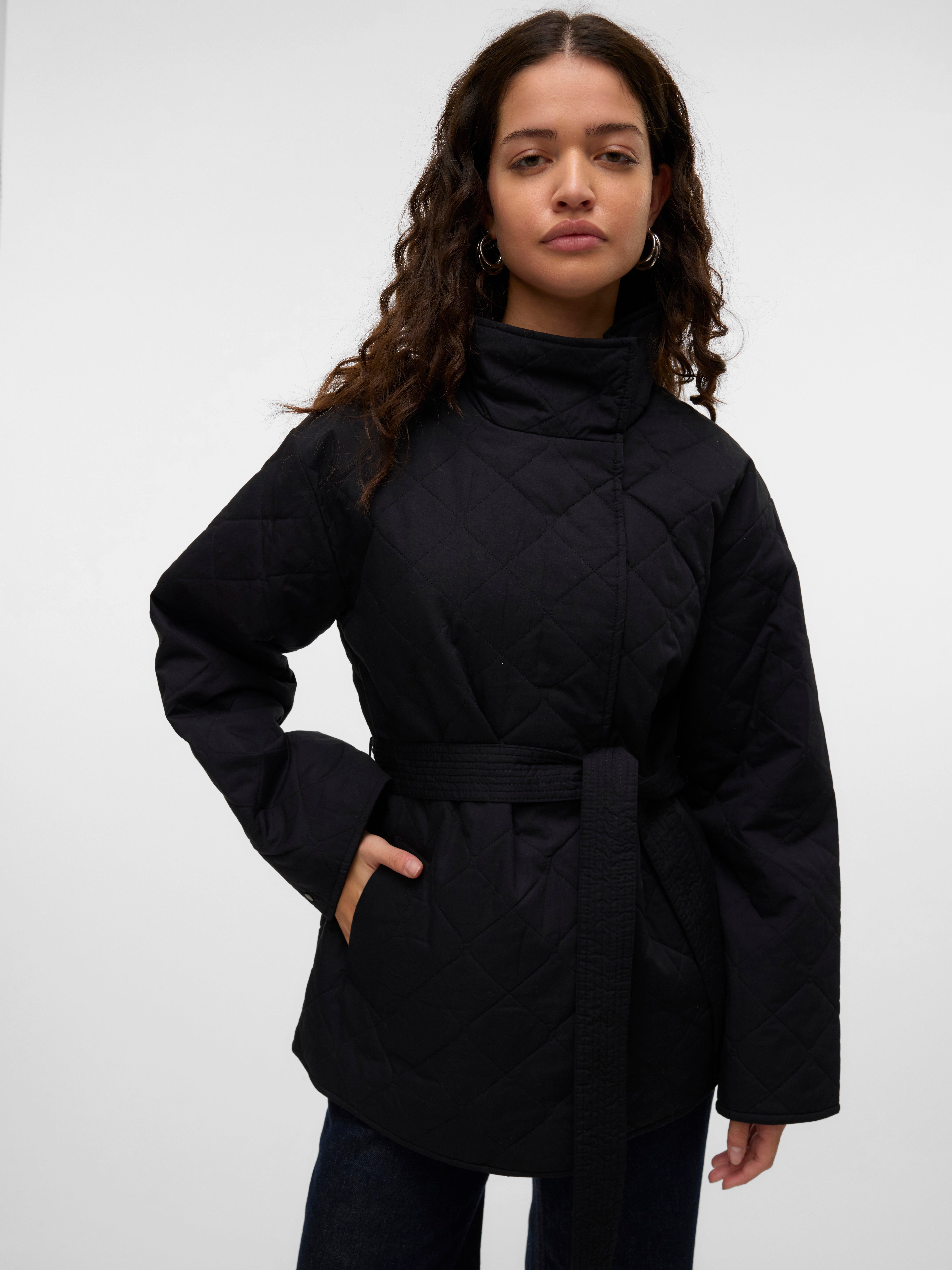 VMPETUNIA Quilted Jacket | Black | Vero Moda®