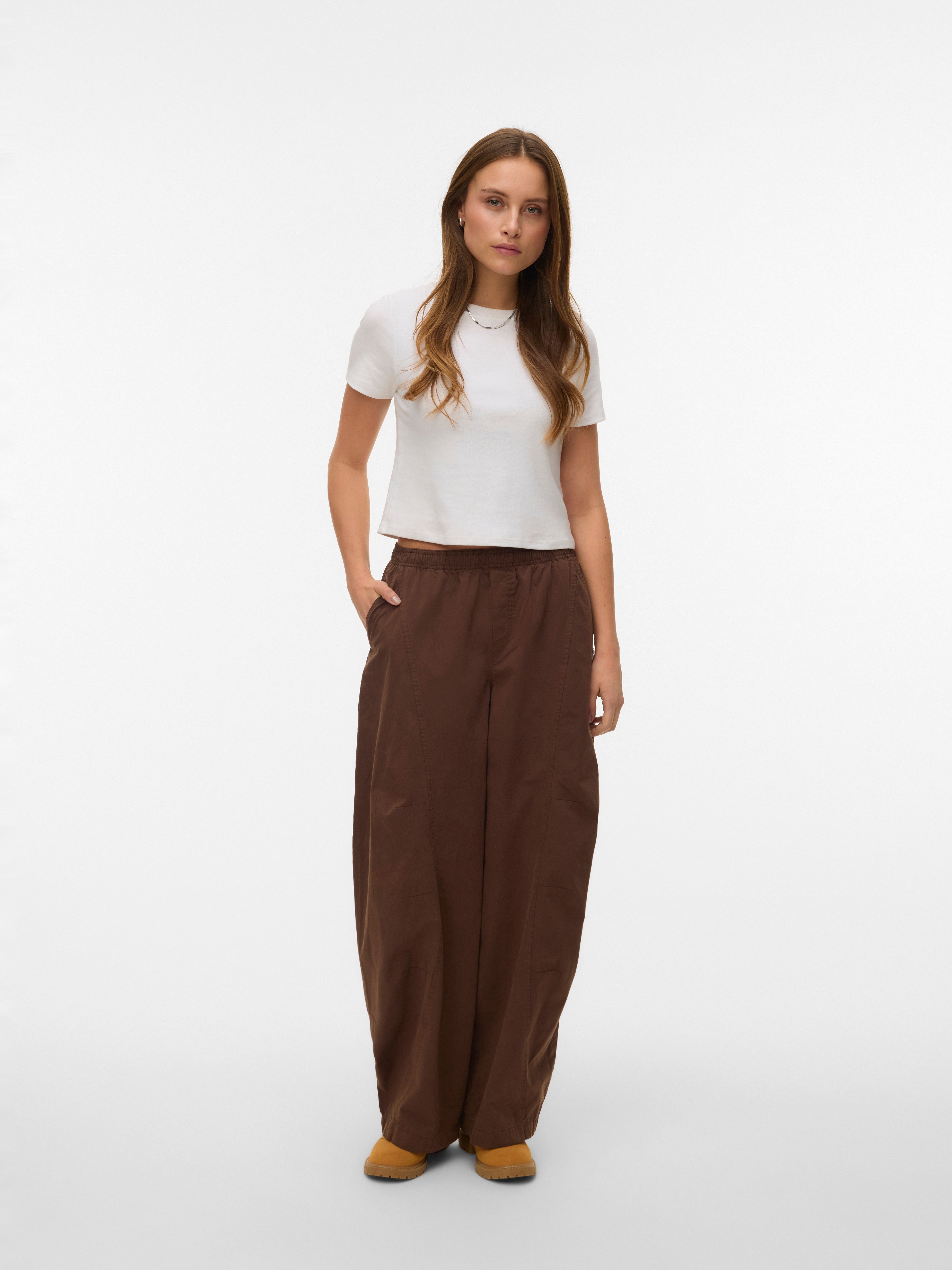Barrel passform byxor — byxor med fickor från Vero Moda