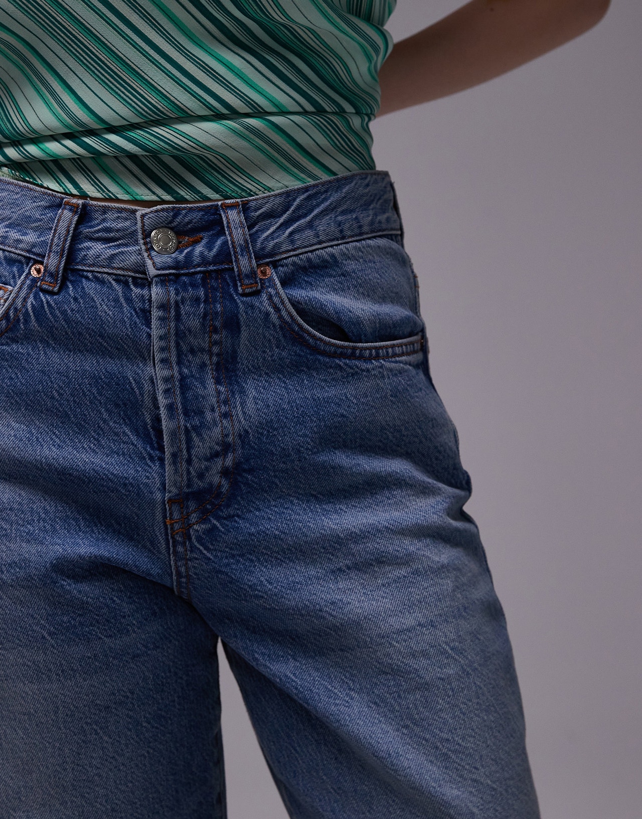 Topshop Petite mid rise loose fit straight jeans | | Topshop®