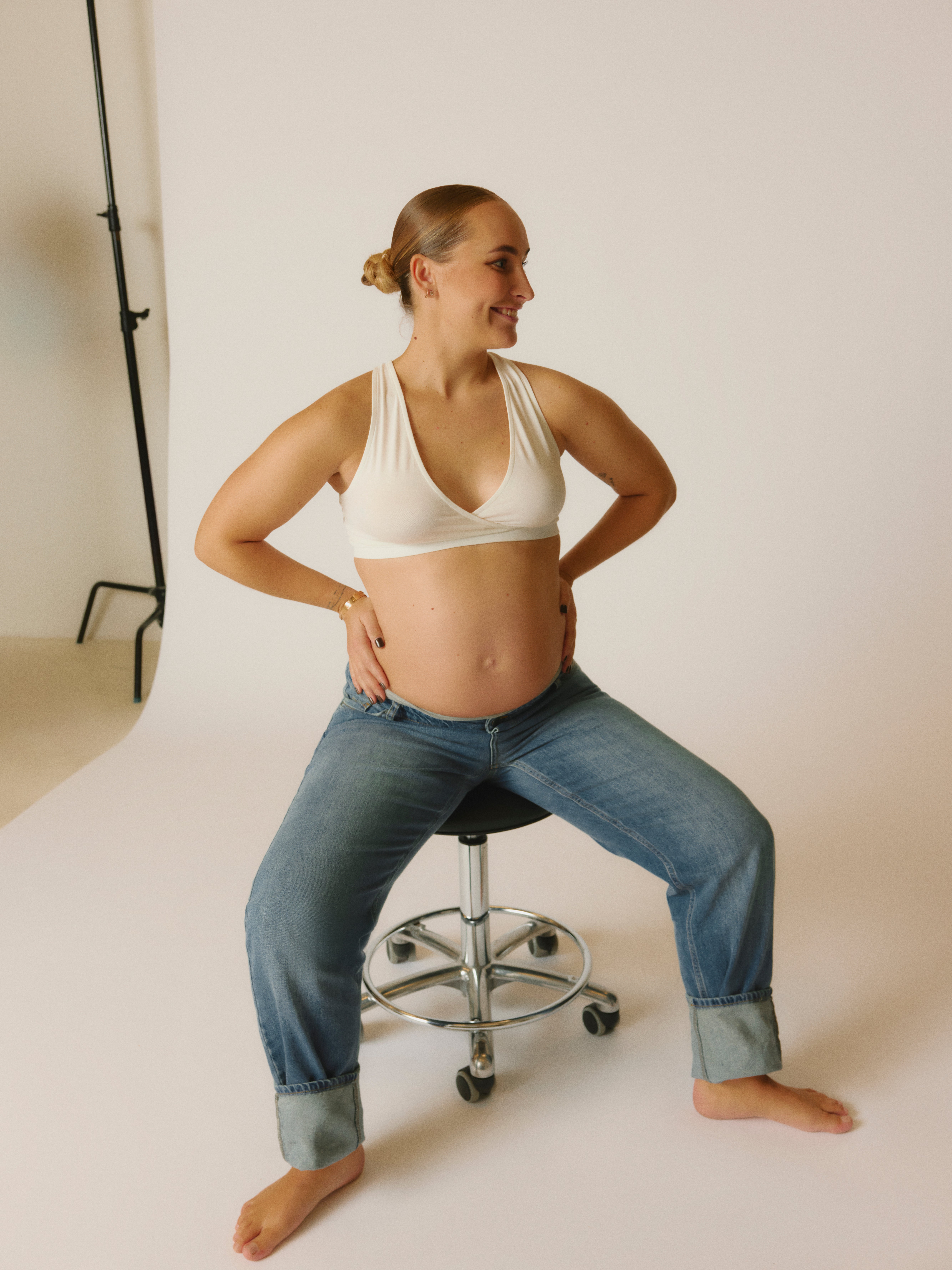 Jeans Donna MAMA.LICIOUS – Vita Media, Tasche Posteriori E Laterali, Orlo Aperto, Fascia Addominale Di Supporto E Vita Elasticizzata